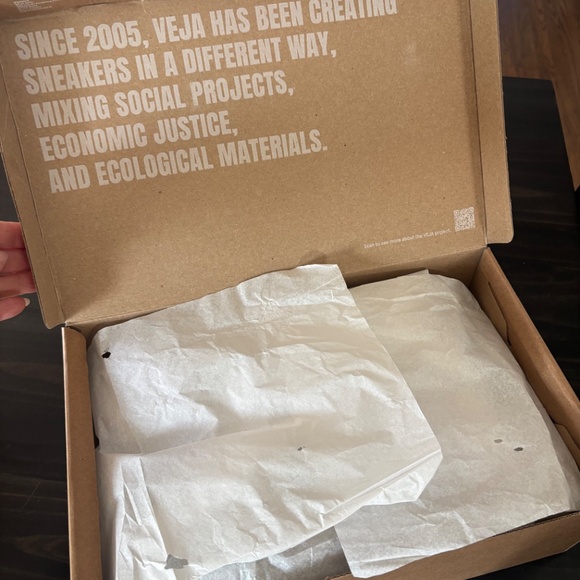 New Veja V-12 leather men’s size 10 - Picture 3 of 10